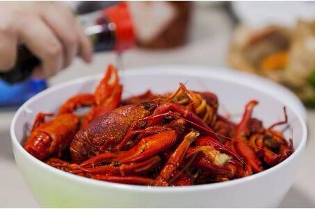 小龙虾怎么吃视频,视频教你轻松开吃
