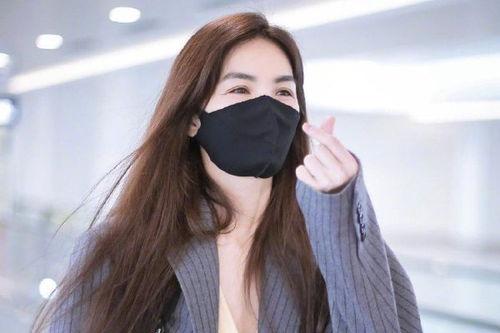 网友上传黑料吃瓜,网友曝光黑料，吃瓜群众热议不断