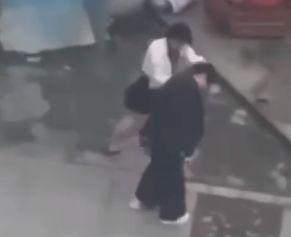 两男干一女视频,两男一女激情视频引发热议