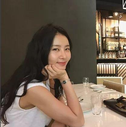 rosi写真视频,光影流转中的魅力瞬间